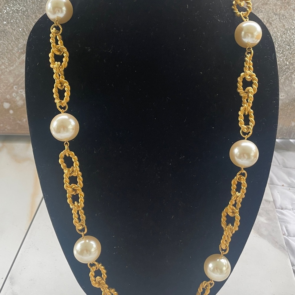 Elegant Gold Color and Faux Pearl Necklace